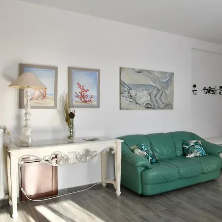 Sol Leone Apartment *