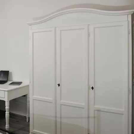 Sol Leone Apartment *